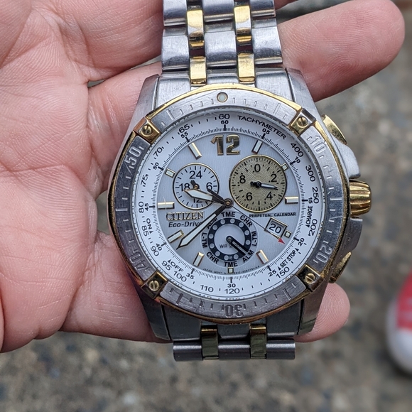 Citizen Eco Drive Analog silver gold tone men\'s wrist watch